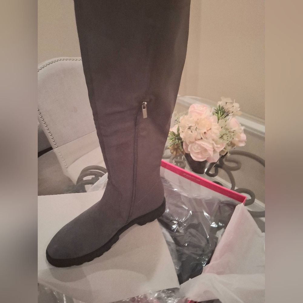 Gray Demi Magnet Boot Size 12